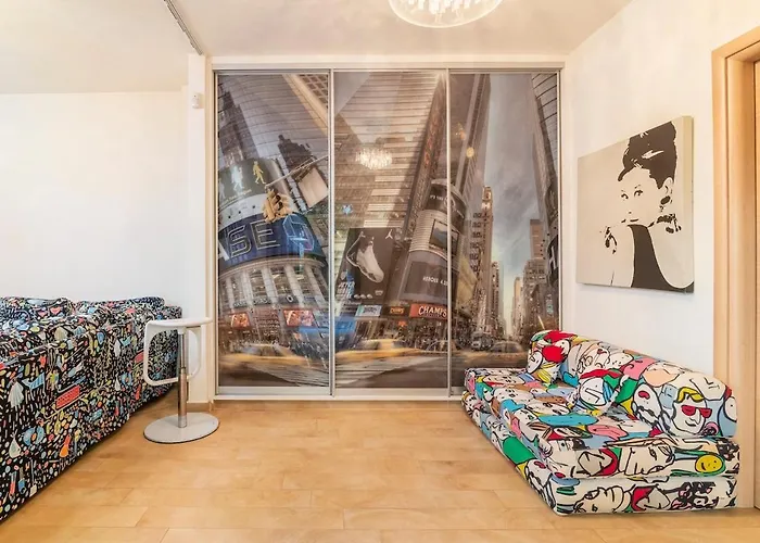 Pop Art Home - Experience Local Vibes