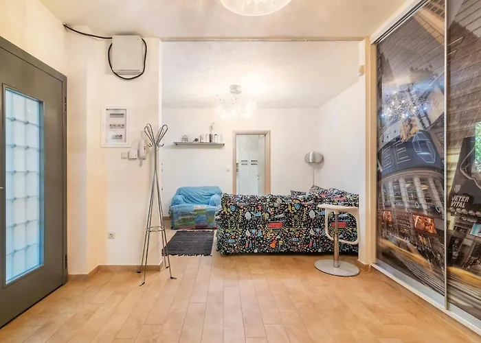 Pop Art Home - Experience Local Vibes